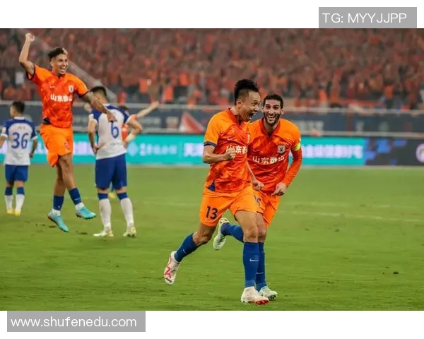 天津足球队迎战辽宁队全力争胜展现球队实力与风采